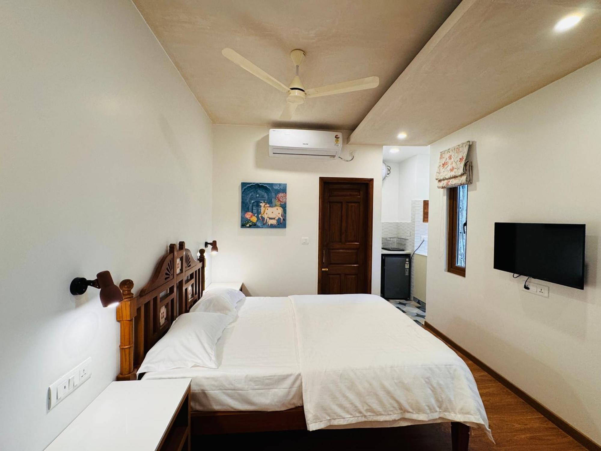 Royal 27 * New Delhi