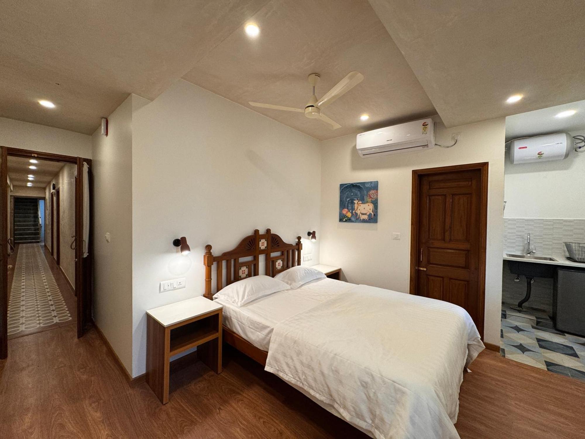 Royal 27 * New Delhi