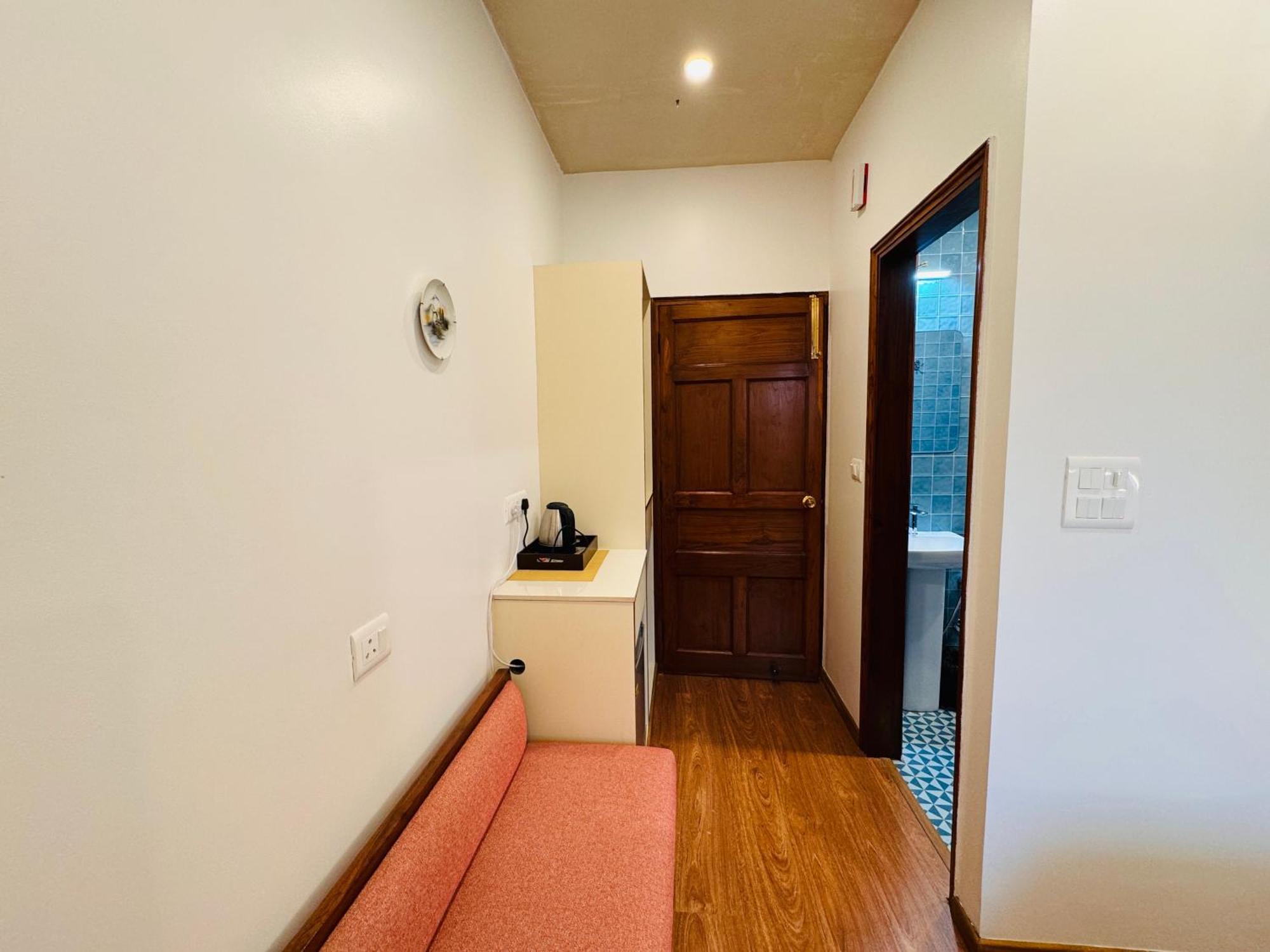 Royal 27 Bed & Breakfast New Delhi